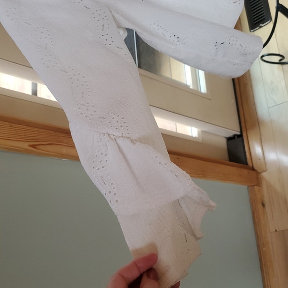 Simply Vera Vera Wang White Eyelet Ruffled Sz. M Top - Picture 6 of 12